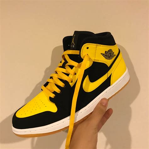 nike bumblebee shoes.